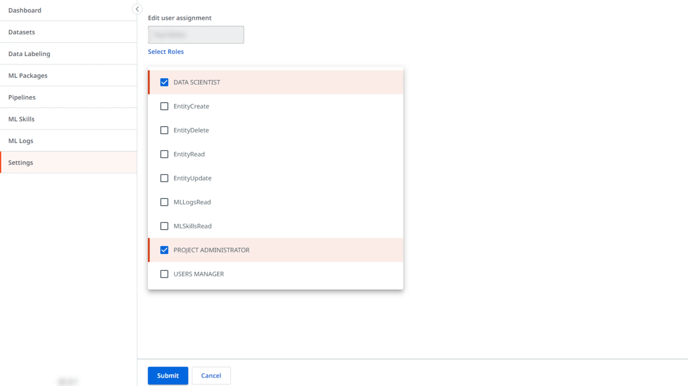 Screenshot mit der Liste der ausgewählten Rollen im UiPath AI Center.