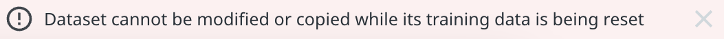 データセットを変更しようとした際に、モデルのロールバック中は変更できないことを示すバナー